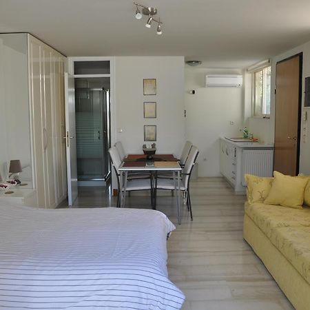 Cosy Studio With Garden / Individual Apartment Ateny Zewnętrze zdjęcie