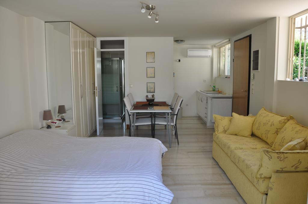 Cosy Studio With Garden / Individual Apartment Ateny Zewnętrze zdjęcie