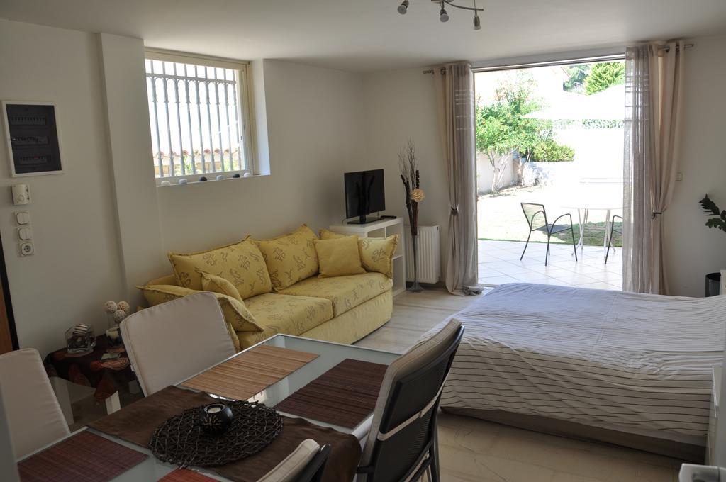 Cosy Studio With Garden / Individual Apartment Ateny Zewnętrze zdjęcie